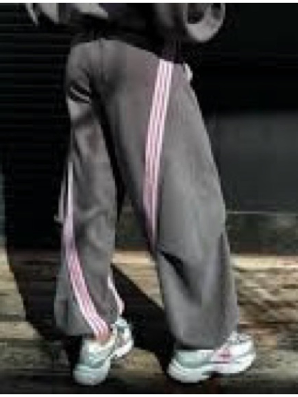 NWT Women’s Grey and Pink Striped Barrel Sweatpants Size M - Picture 3 of 4